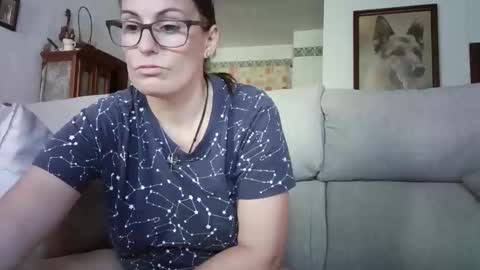 Snapshot of lolahueso chatting on 06/04/26, 02:23 LOLA HUESO y ERIC online show from 06/04/26, 02:23