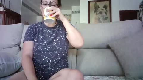 Snapshot of lolahueso chatting on 06/09/26, 02:06 LOLA HUESO y ERIC online show from 06/09/26, 02:06