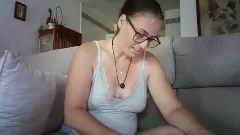 Snapshot of lolahueso chatting on 07/27/26, 02:57 LOLA HUESO y ERIC online show from 07/27/26, 02:57