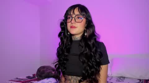 Snapshot of lolaleah_ chatting on 06/17/26, 02:51 Lola online show from 06/17/26, 02:51