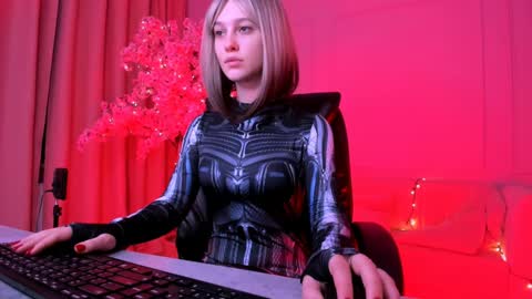 lolalemona online show from 12/15/24, 07:24