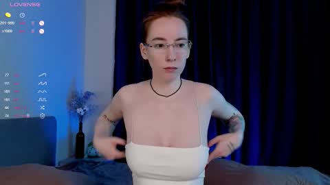Helloo everyone im Lola online show from 12/22/25, 08:17
