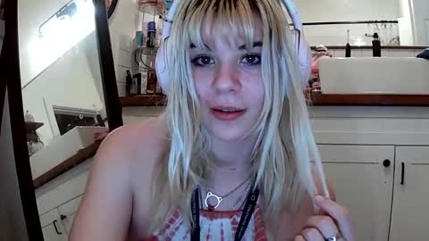 Snapshot of lolalixx6969 chatting on 05/04/26, 11:06 Lola Lixx online show from 05/04/26, 11:06