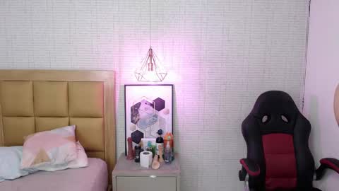 LOLA online show from 02/21/25, 09:34