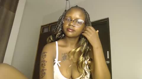 lolamia7 online show from 03/07/25, 04:13