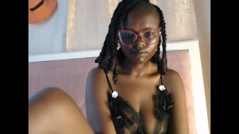 lolamia7 online show from 11/12/25, 06:14