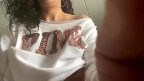 Snapshot of lolaxo4u87 chatting on 02/22/26, 02:37 lolaxo4u87 online show from 02/22/26, 02:37