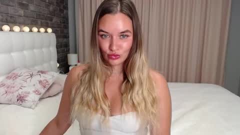 Victoria online show from 09/29/25, 05:29