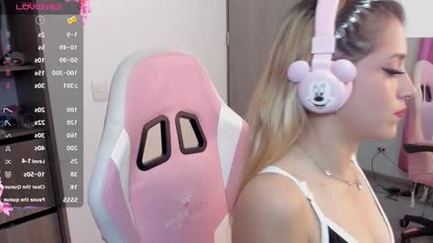 Snapshot of lolly_js_ chatting on 02/06/25, 02:33 Lolly  online show from 02/06/25, 02:33