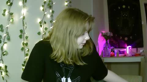 Lilly online show from 03/10/25, 04:57