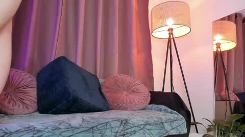Snapshot of lollypetitte_ chatting on 05/23/26, 03:12 Lolly online show from 05/23/26, 03:12
