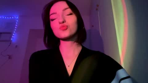 Polly online show from 04/18/26, 03:27