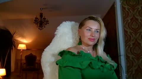 Snapshot of lollyta2023 chatting on 12/07/24, 02:46 Roxy online show from 12/07/24, 02:46