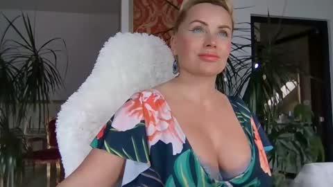 Snapshot of lollyta2023 chatting on 02/07/25, 08:22 Roxy online show from 02/07/25, 08:22