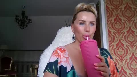 Snapshot of lollyta2023 chatting on 03/11/25, 12:39 Roxy online show from 03/11/25, 12:39