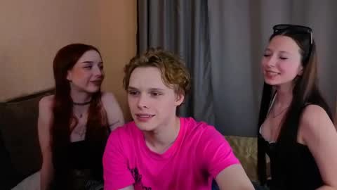 Snapshot of lolnoillimsary chatting on 05/18/26, 06:25 Nelis online show from 05/18/26, 06:25