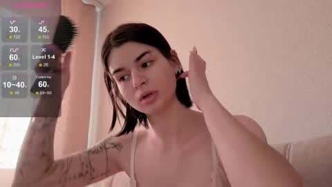 Snapshot of lololozhechka chatting on 05/21/26, 03:13 Elly online show from 05/21/26, 03:13