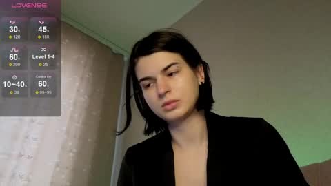 Snapshot of lololozhechka chatting on 05/23/26, 04:50 Elly online show from 05/23/26, 04:50