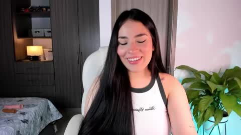 Snapshot of loly_peach chatting on 01/08/26, 04:15 Sarah online show from 01/08/26, 04:15