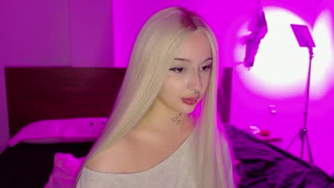 Snapshot of lolykari chatting on 05/16/26, 03:00 Kari online show from 05/16/26, 03:00
