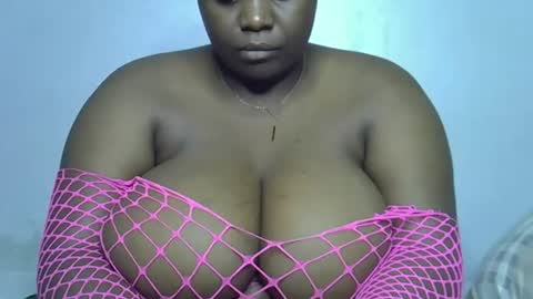 Snapshot of lomyenom56 chatting on 04/19/26, 06:32 lomyenom56 online show from 04/19/26, 06:32