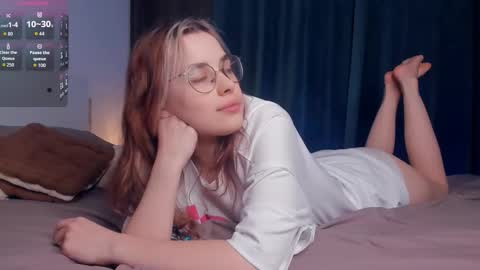 Lona online show from 11/27/25, 06:43