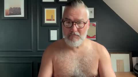 EnglishBear online show from 09/17/25, 09:44