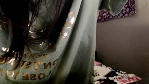 Snapshot of londonray chatting on 05/04/26, 12:06 londonray online show from 05/04/26, 12:06