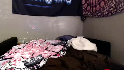 Snapshot of londonray chatting on 05/27/26, 12:51 londonray online show from 05/27/26, 12:51