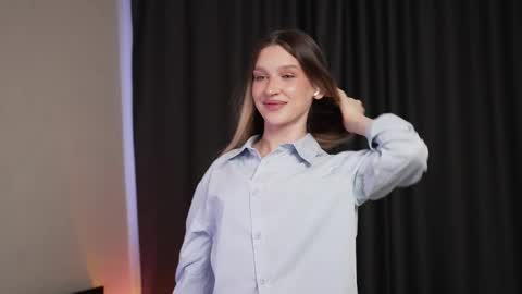 Snapshot of lonely_paradisee chatting on 11/08/25, 10:04 Sofia online show from 11/08/25, 10:04