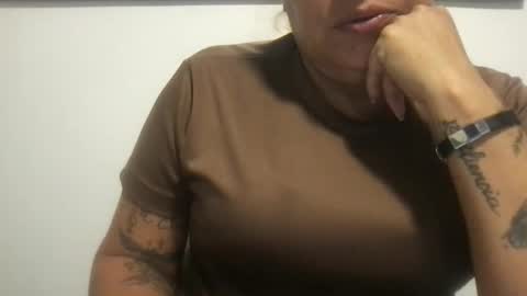 Snapshot of lonelywoman44 chatting on 04/17/26, 07:39 lonelywoman44 online show from 04/17/26, 07:39
