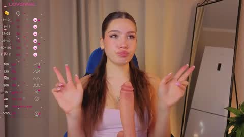 Snapshot of loney__tunes chatting on 09/24/25, 07:44 Shy EvaStreams are everyday 9 AM - 3 PM GMT 3 online show from 09/24/25, 07:44