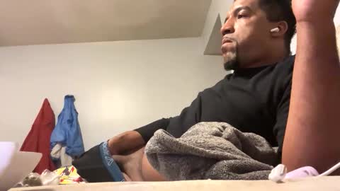 Snapshot of longmeat901 chatting on 11/27/25, 08:27 longmeat901 online show from 11/27/25, 08:27