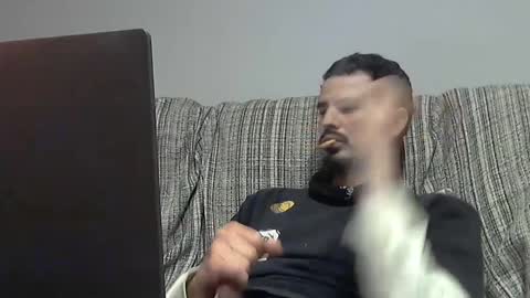 Snapshot of longnight5 chatting on 02/17/25, 02:20 Alejandro Rulitos Twitter longnight55 Intagram 5longnight5 online show from 02/17/25, 02:20