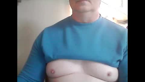 look823 online show from 10/31/25, 02:18