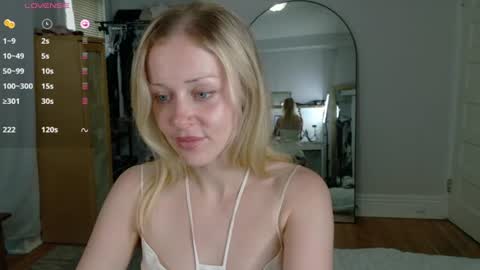 Snapshot of looking444love888 chatting on 07/10/26, 12:04 Elanor online show from 07/10/26, 12:04