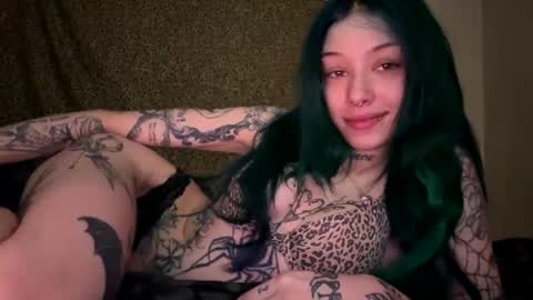 Snapshot of lookingforlona chatting on 12/22/25, 02:36 lookingforlona online show from 12/22/25, 02:36