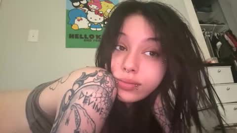 Snapshot of lookingforlona chatting on 03/05/26, 02:57 lookingforlona online show from 03/05/26, 02:57