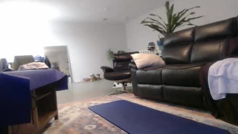 Snapshot of lookingtoplease100 chatting on 10/25/25, 02:19 Sasha B. online show from 10/25/25, 02:19