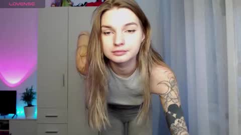 Luna online show from 12/02/25, 11:59