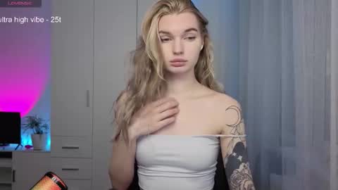 Luna online show from 03/01/26, 02:08