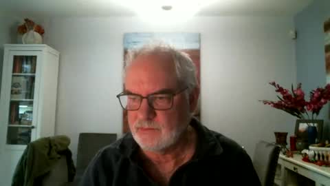 Snapshot of loop102 chatting on 12/27/24, 06:20 loop102 online show from 12/27/24, 06:20