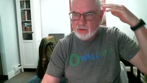 Snapshot of loop102 chatting on 09/20/25, 05:47 loop102 online show from 09/20/25, 05:47