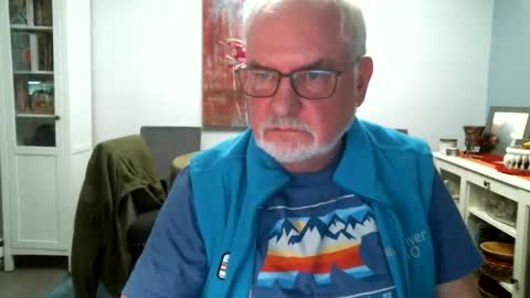 Snapshot of loop102 chatting on 04/11/26, 02:38 loop102 online show from 04/11/26, 02:38