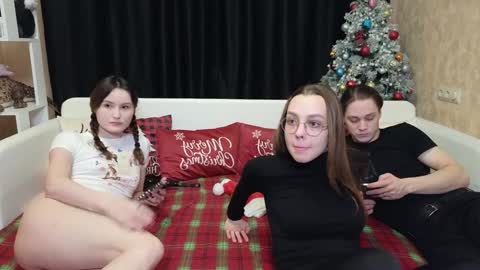 Jean and Isa right couple Mark and Eva left couple online show from 12/27/24, 08:13