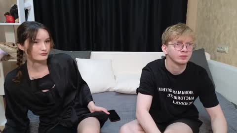 Jean and Isa right couple Mark and Eva left couple online show from 02/06/25, 09:43