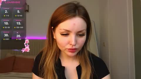 Snapshot of lora_amber chatting on 09/20/25, 11:33 Lora online show from 09/20/25, 11:33