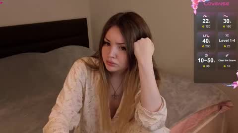 Snapshot of lora_amber chatting on 10/13/25, 11:43 Lora online show from 10/13/25, 11:43