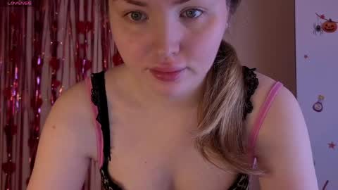 Snapshot of lora_amber chatting on 06/07/26, 02:21 Lora online show from 06/07/26, 02:21