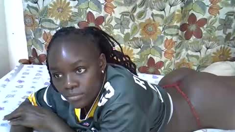 Snapshot of lora_amor chatting on 06/07/26, 01:43 lora_amor online show from 06/07/26, 01:43
